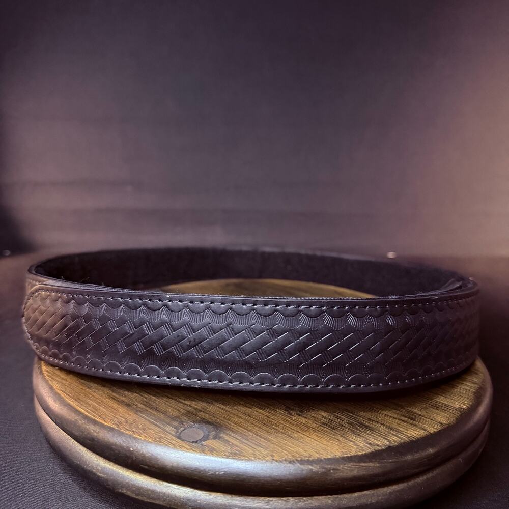 Galls Buckleless Gear Belt Size Large LP302 Basketweave Plain Leather Black